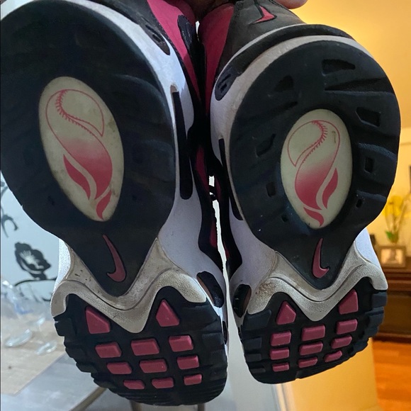 The Ken Griffey sneaker in a females size 7 still in great condition - Picture 2 of 5